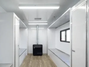 vistos-trailer_24dh-white-black-office-inside
