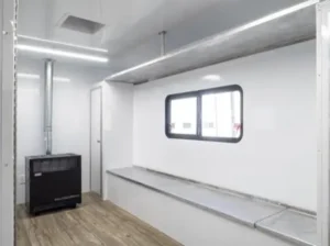 vistos-trailer_24dh-white-black-office-inside-window
