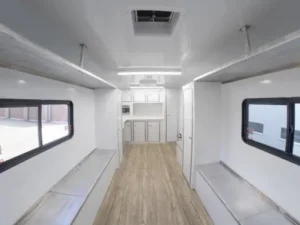 vistos-trailer_24dh-white-black-office-two-windows