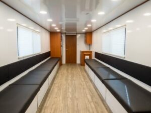 vistos-trailer_37conference (9)