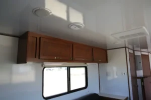 vistos-trailer_cold-weather-unit-front-entrance (14)