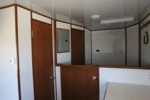 vistos-trailer_cold-weather-unit-front-entrance (15)