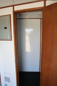 vistos-trailer_cold-weather-unit-front-entrance (16)