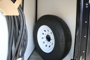 vistos-trailer_cold-weather-unit-front-entrance (19)