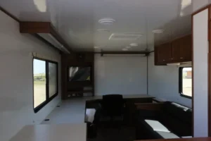 vistos-trailer_cold-weather-unit-front-entrance (2)