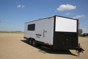 vistos-trailer_cold-weather-unit-front-entrance (21)