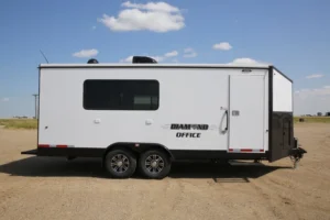 vistos-trailer_cold-weather-unit-front-entrance (23)