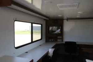 vistos-trailer_cold-weather-unit-front-entrance (7)