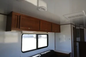 vistos-trailer_cold-weather-unit-front-entrance (9)