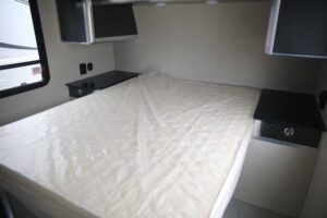 vistos-trailers_8.5x28bedroom (10)