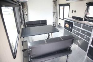 vistos-trailers_8.5x28bedroom (3)