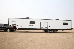 vistos-trailers_custom8x50-tower-rig-dog-house (5)