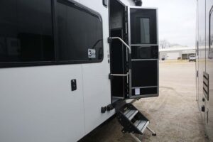 vistos-trailers_door-of-truck