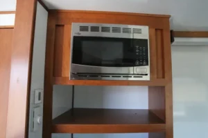 vistos-trailers_fiberglass-cold-weather-rear-entrance (14)