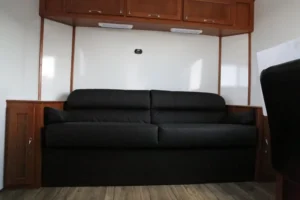 vistos-trailers_fiberglass-cold-weather-rear-entrance (18)