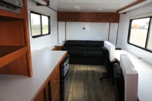 vistos-trailers_fiberglass-cold-weather-rear-entrance (19)