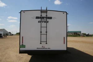 vistos-trailers_fiberglass-cold-weather-rear-entrance (24)