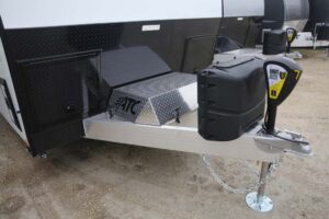 vistos-trailers_front-side-of-truck