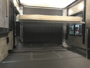 vistos-trailers_high-bed-room-downside