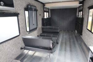 vistos-trailers_interior-of-truck-bright