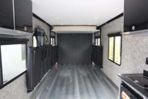 vistos-trailers_interior-of-truck-white-windows