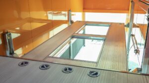 vistos-trailers_interior-yellow-truck