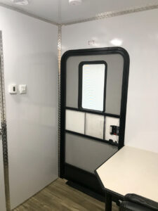 vistos-trailers_mobile-medical-trailer (2)