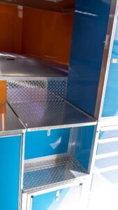 vistos-trailers_stairs-blue