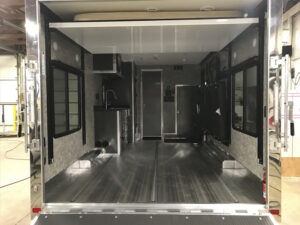 vistos-trailers_trailer-backsie-interior-dark