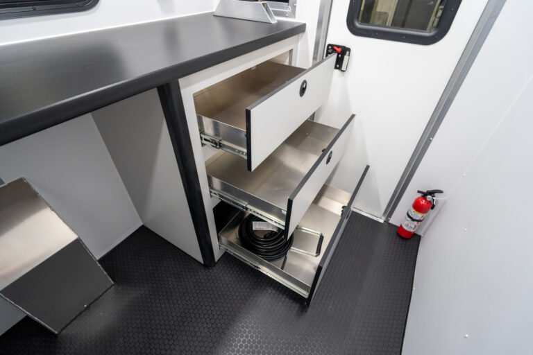 inTech 5'x8' Fiber Splicing Trailer - 7